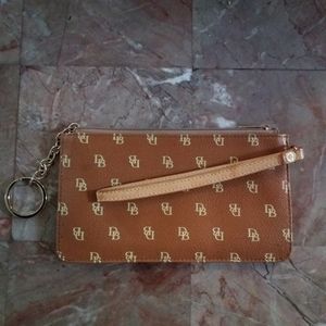 Dooney & Bourke pebled leather wristlet